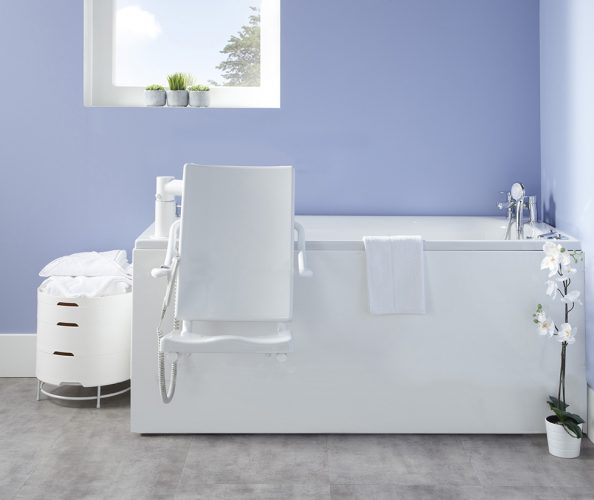Fixed bath with Powered swing seat and Full Panel