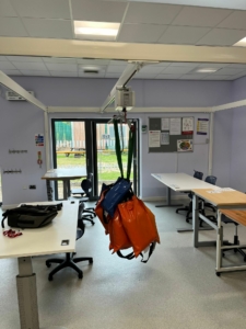 Molift ceiling hoist installation with Air 200 on Quattro Gantry system in school classroom